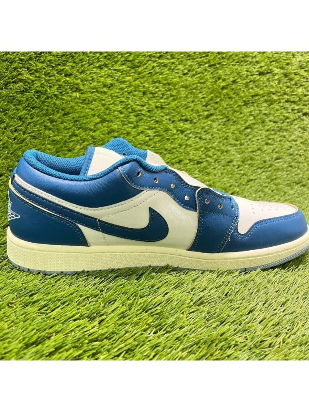 Nike Air Jordan 1 Low SE Mens Size 11 White Blue Athletic Leather Shoes Sneakers
